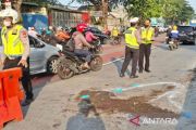 Polisi ungkap kronologi pemotor yang tewas hantam trotoar di Jakbar