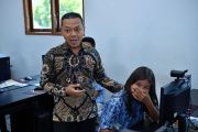 Tinjau kesiapan TKA, Wamendikdasmen tekankan kejujuran pada murid SD