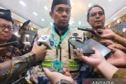 Kemenhaj bagikan Kartu Nusuk di Embarkasi Haji Padang