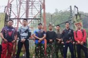Kantor SAR uji repeater di puncak Gunung Ranai