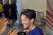 Momen emosional Irfan Bachdim tukar jersei dengan sang idola Rivaldo di GBK