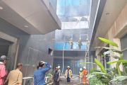 Kebakaran di Gedung D Kemendagri, api diduga berasal dari luar gedung