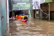 Banjir setinggi 1,75 meter rendam Kebon Pala, warga mulai mengungsi