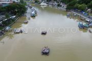 Kafe terapung di Sungai Batang Arau Padang
