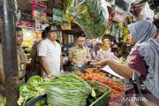 Pemkot Jaktim tinjau langsung harga dan stok pangan di enam pasar