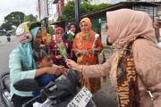 Srikandi relawan bencana berbagi bunga untuk perempuan