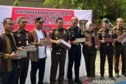 2,2 juta batang rokok ilegal dimusnahkan untuk dijadikan pupuk di Pekanbaru