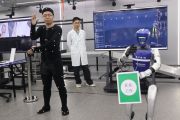 Gerak maju robot humanoid China