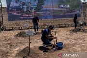 AHY menanam pohon Koridor Hijau ruas Tol Prambanan-Purwomartani Sleman