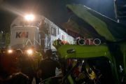 Kecelakaan KA Dhoho dengan truk mogok di perlintasan sebidang