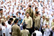 Momen haru Presiden dan siswa SMAN 1 Cilacap nyanyikan lagu nasional