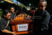 Pemakaman korban kecelakaan KA