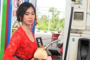 Berkebaya di SPBU Palangka Raya, karyawati sampaikan pesan kesetaraan