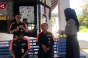 Sopir bus wanita dan nakes berkebaya rayakan Hari Kartini di Kota Palu