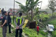 Kereta temper mobil di Grobogan akibatkan empat tewas