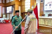Gubernur ASR harap petugas haji bantu jemaah jalankan ibadah dengn lancar-aman