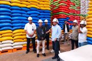 Anggota DPR RI cek cadangan beras di gudang Bulog Kolaka