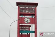 Pemkot Palembang copot jam analog Jembatan Ampera untuk perbaikan