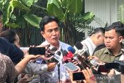Yusril menyerahkan laporan akhir Komisi Reformasi Polri kepada Presiden