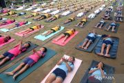 Pecahkan rekor MURI, 12.971 pelajar Bali serentak yoga asana