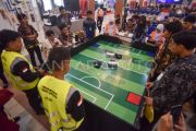 Kontes robot sepak bola di Padang