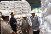 Anggota DPR RI Ade Rezki tinjau stok beras di Bulog Bukittinggi