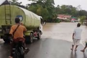 Banjir di Kampuri sempat hambat arus lalu lintas Gumas-Palangka