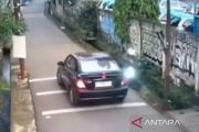 Polisi selidiki pengemudi mobil yang tabrak motor hingga masuk selokan