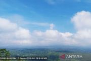 Gunung Semeru erupsi Senin pagi, tinggi letusan capai 800 meter