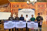 BPKH-Baznas salurkan bantuan kemaslahatan untuk 11 pesantren di Jatim