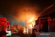 Kebakaran lahap empat gudang di Kalideres Jakbar
