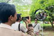 Pemuda di Sampit manfaatkan peluang usaha dari tren 'convex mirror selfie'