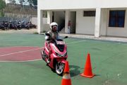 Tips berkendara honda wanita ke sekolah dengan semangat #Cari_Aman Biar Happy