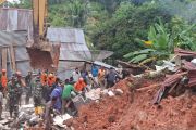 Basarnas Jambi evakuasi tiga koban tertimbun tanah longsor di Bungo
