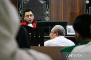 Hakim periksa eks Bupati Sumbawa di sidang korupsi lahan MXGP Samota