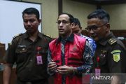 Nadiem Makarim kenakan gelang detektor di kaki hadiri sidang tuntutan