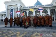 57 biksu IWFP tiba di Surabaya suarakan perdamaian dan persatuan