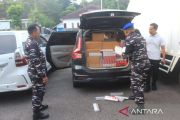 Lanal serahkan barang bukti rokok ilegal hasil operasi ke Bea Cukai