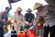 Panen Raya Jagung, Polda Kaltara Bantu Mesin Pipil Untuk Petani