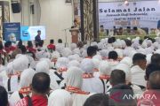 Penuh haru pelepasan Kloter 35 Sultra di terminal Embarkasi Makassar