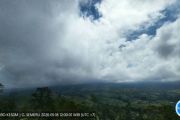 Gunung Semeru erupsi disertai awan panas