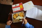 PPIH Embarkasi Makassar edukasi JCH terkait waktu konsumsi makanan selama di Tanah Suci
