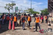 Aksi 1001 Sapu sambut HUT ke-66 SMPN 2 Blora