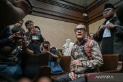Dituntut 5 tahun bui, eks Wamenaker Noel: Mending saya korupsi banyak