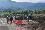 Penanganan jalan pascabencana di Malalak Agam