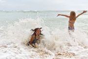 Penjaga Pantai AS tangani tumpahan minyak di Pelabuhan Ala Wai, Hawaii