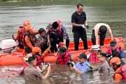 Bupati Bogor turun langsung tangkap ikan sapu-sapu dari Situ Citatah