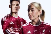Liverpool FC Resmi Kenakan Jersi Kandang Terbaru di Laga Penutup Musim