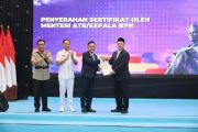 Serahkan sertipikat bak pakai untuk Lemhannas RI, Menteri Nusron: Perkuat kepastian hukum aset negara