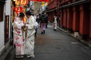 Kedatangan wisatawan dari China daratan ke Jepang turun 56,8 persen